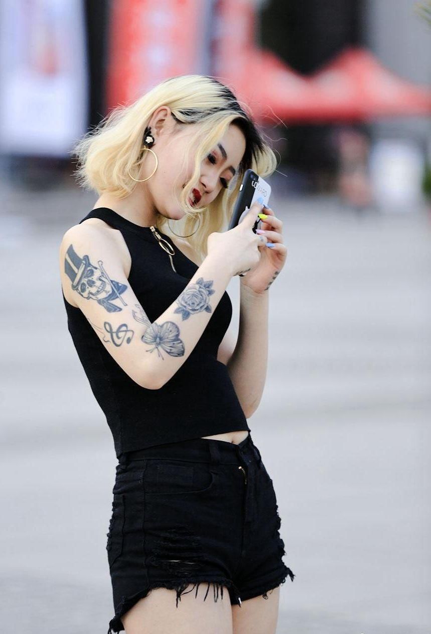 漂亮的哈尔滨姑娘不输俄罗斯，每到夏天满街大长腿怒放争艳