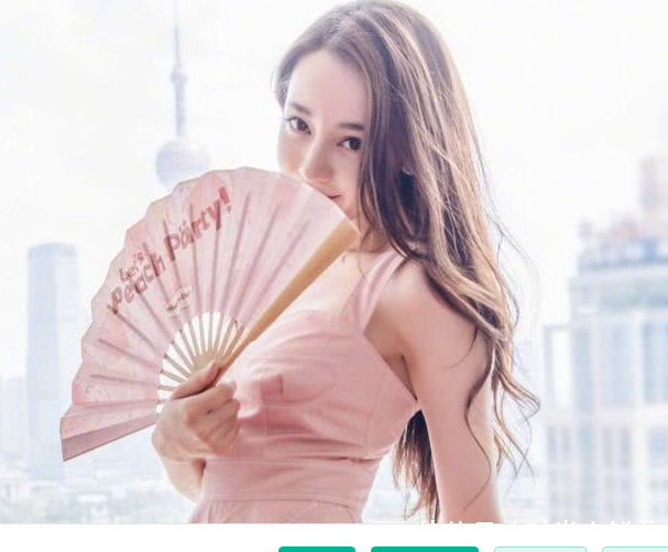 迪丽热巴穿连体短裤秀美腿,脖子都遮没了,网友:显得脸好大!