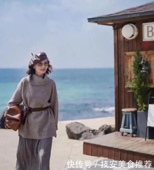 『底裤』女人过了50再懒也别穿打底裤,太土!看这对母女搭配,洋气又减龄