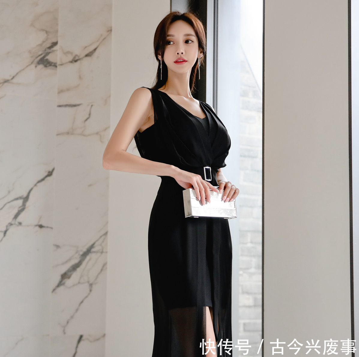  『美女』美女你的裙摆太长了，不要绊倒自己啊