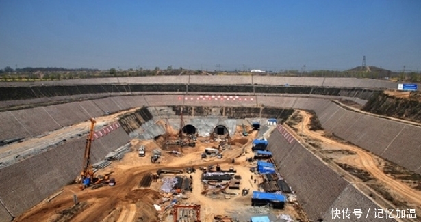 中国太疯狂了？黄河底下又一超级工程，美国直言：不愧是基建狂魔