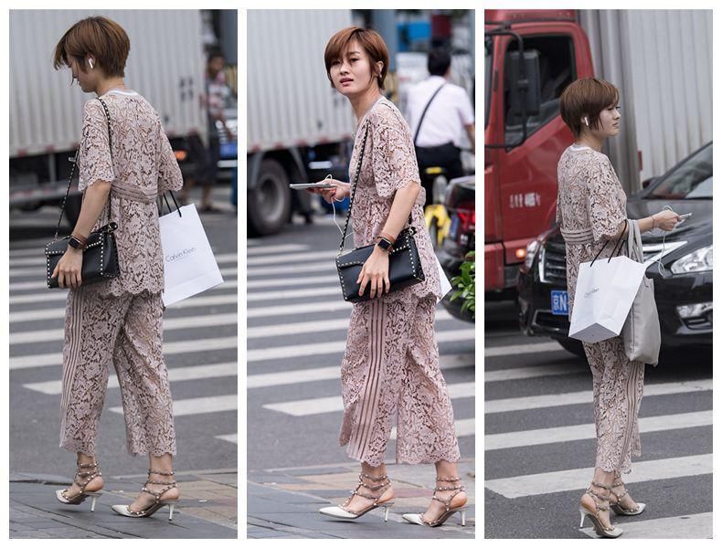 街拍:穿雷斯莎装的姑娘，尽显华丽高雅气质