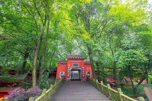 【2020热门旅游景点】四川的雅安却因为天气吸引了众多游客