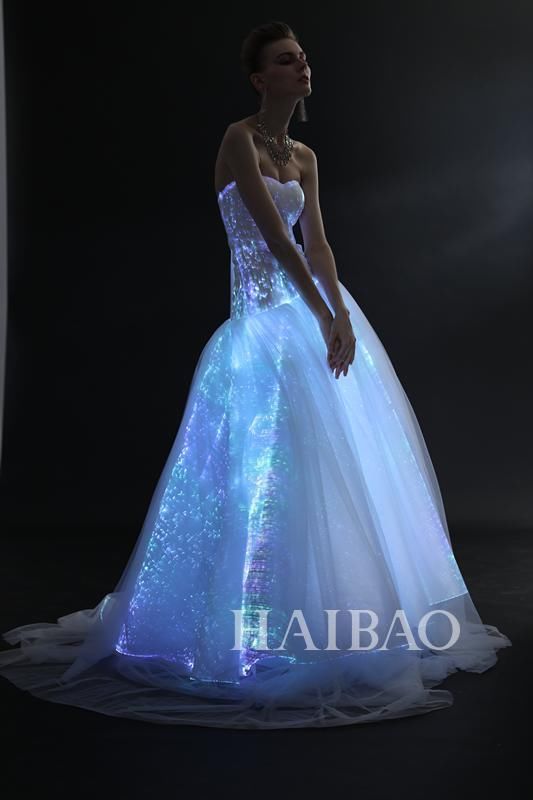 祥服天下开运能量时装新品全球发布，定义全新服饰概念开运时装万