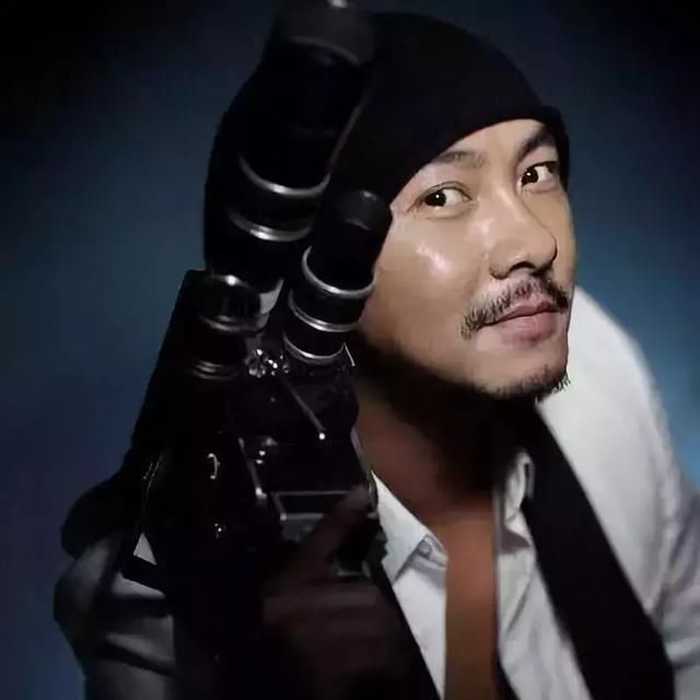 张卫健因谣言再上热搜：我这一生都在做一个斗士