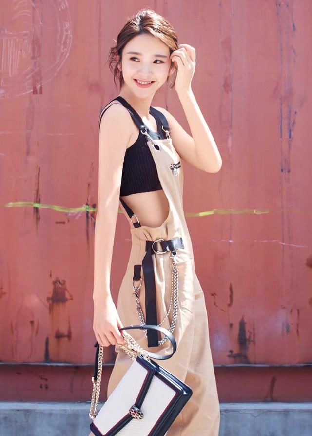 唐艺昕凭什么迷倒张若昀？除了笑容，当然还少不了她的时尚穿搭！