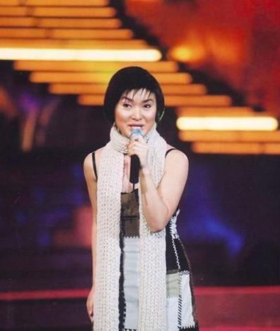 《常回家看看》歌手陈红,51岁差点瘫痪在床,曾