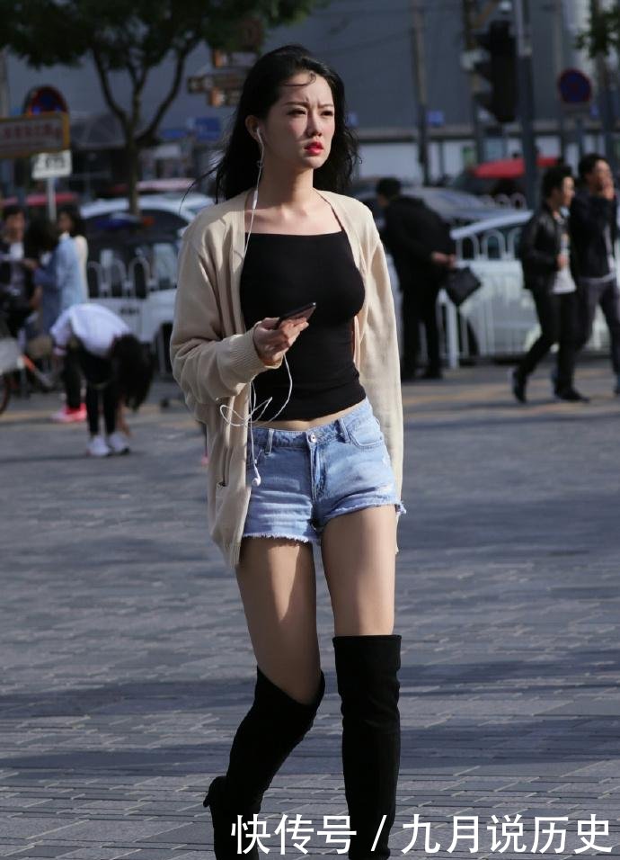  「美女」街拍最喜欢美女的微笑了，可以让人陶醉