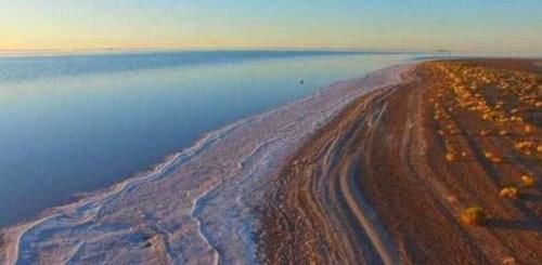 五十年才出现一次的湖泊，其余时间都是荒漠，你知道是哪里么？