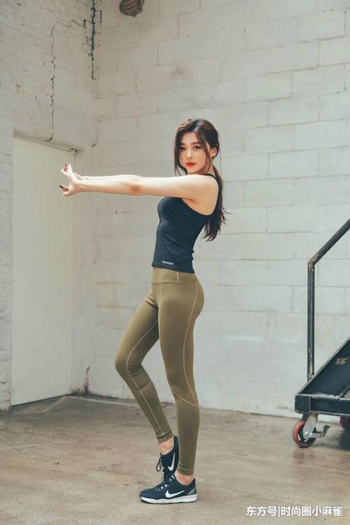 形象好的打底裤美女，轻松穿出修长腿部！