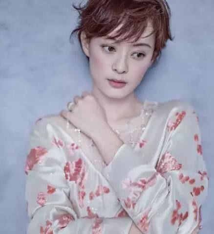  『时髦』40岁女人也可以时髦又抢镜，学会明星穿搭方式，告别土味时尚