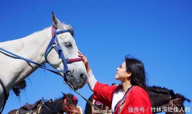 跟着哈萨克族牧民上山打草，体验哈萨克族生活，感受新疆秋季魅力