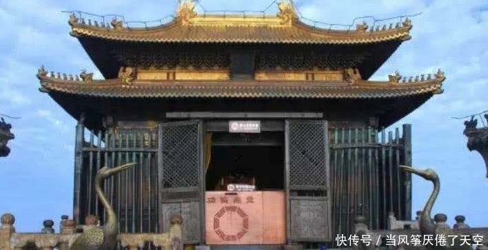 长明灯在武当燃烧六百多年不灭,专家都无法解释,却被游客一语道