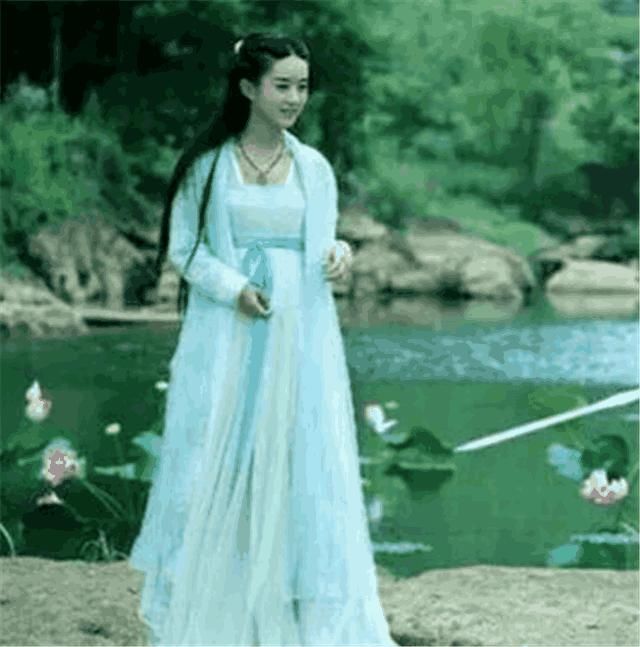 当她们穿上赵丽颖的同款衣服，请原谅我忍不住笑出了声