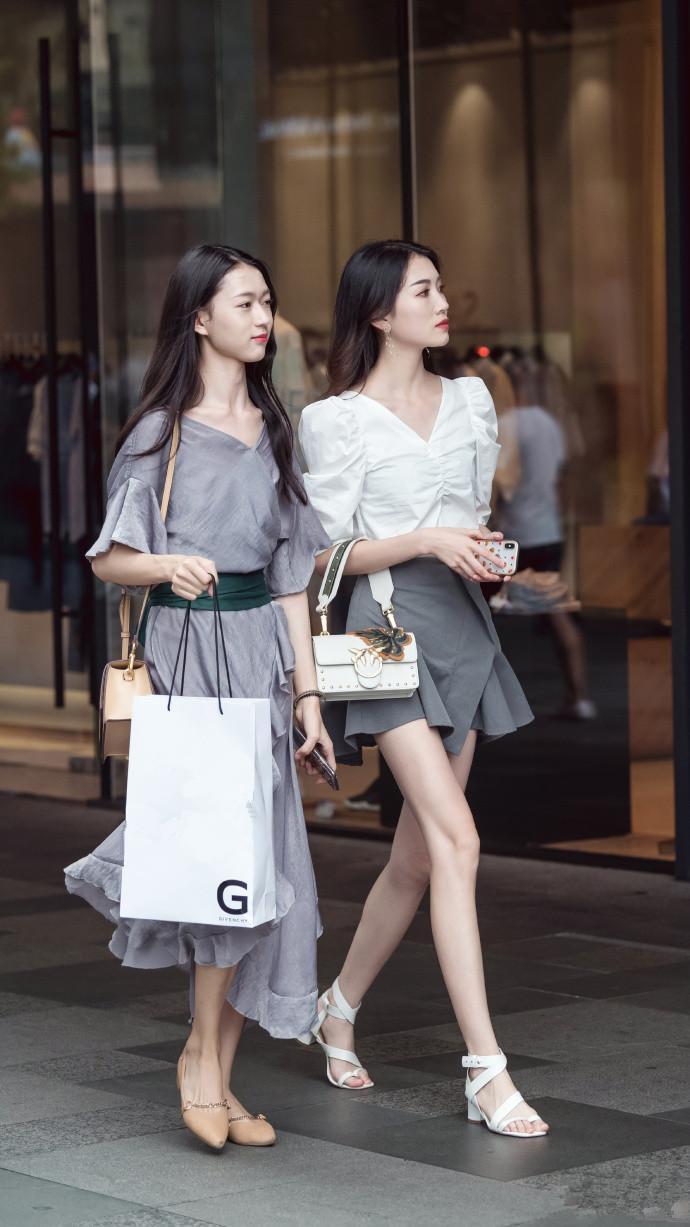 北京街拍:三里屯街头的美女,迎来的全是赞美的眼光