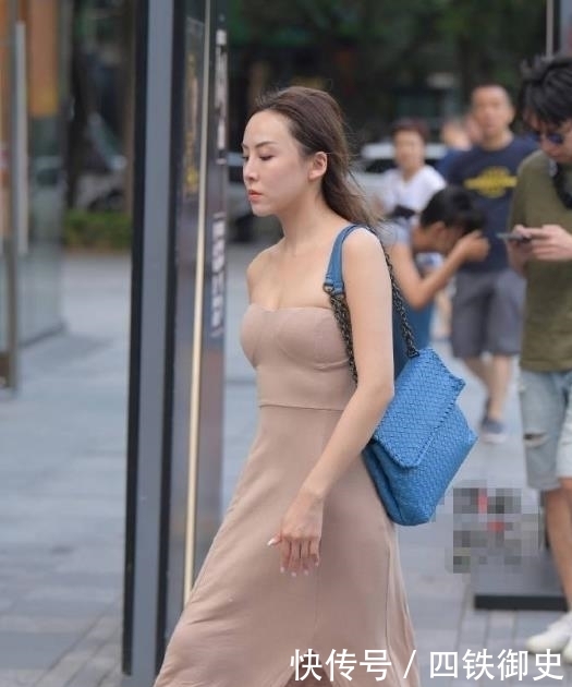  拥有@二狗街拍集：舒适百搭高跟鞋，显瘦又高雅，让你拥有轻盈的步伐