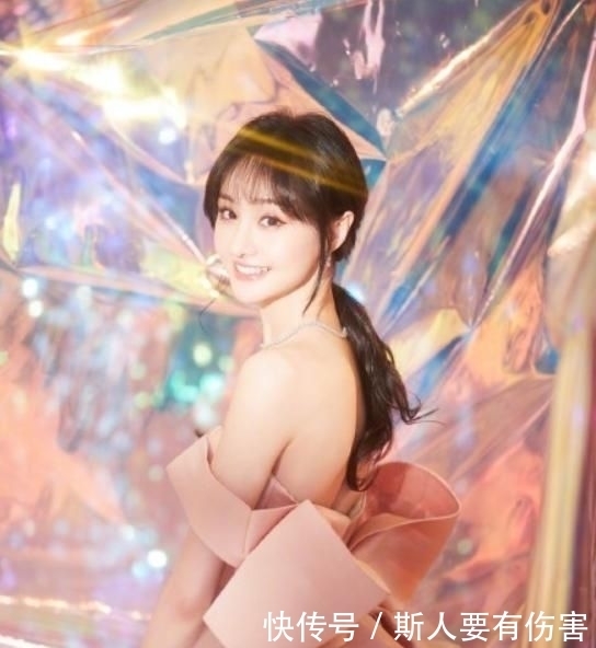【 脸部】一个脸部僵硬,一个自然舒服,疑整容后遗症,郑爽同框热巴差别大