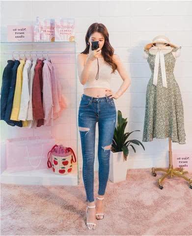 清新唯美的牛仔裤美女，将休闲与恬静的味道融为一体