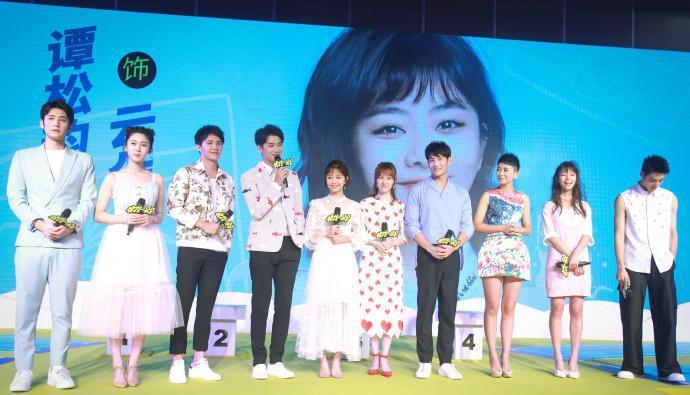 谭松韵和范冰冰撞衫，满屏尽尴尬，明明年轻8岁却输到痛心！