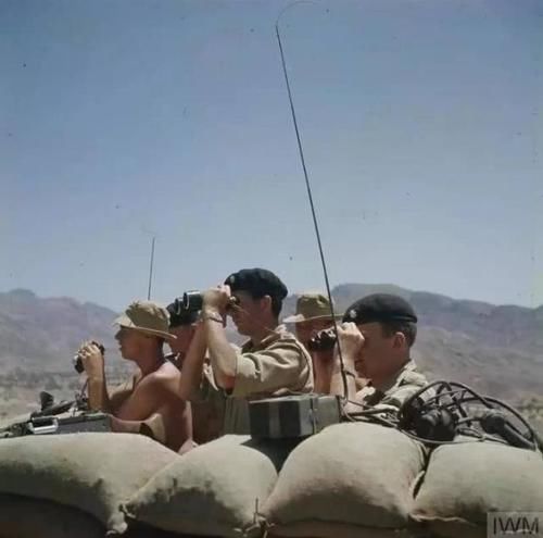  【部队】1964年的英军，精锐部队换上最新自动步枪，附属部队还在拉大栓