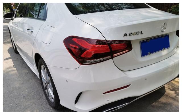  A200L@朋友全款提奔驰A200L运动版，内饰给满分，底盘有瑕疵，这价咋样