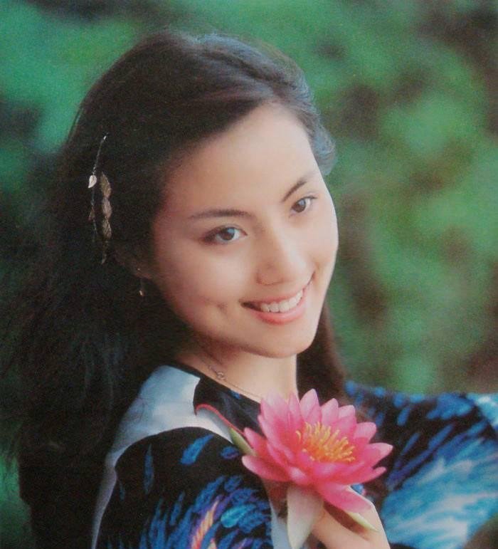 她是“红楼第一美人”,恋上大29岁已婚男,网友:美如仙蠢如木