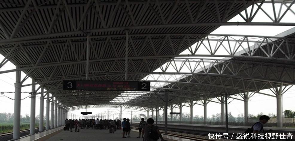 中国最“不靠谱”的火车站自己的火车站，却还要坐大巴回家