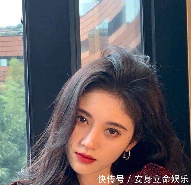  [超越]超越鞠婧祎的“四万年美女”，一唱歌就逗笑蔡徐坤