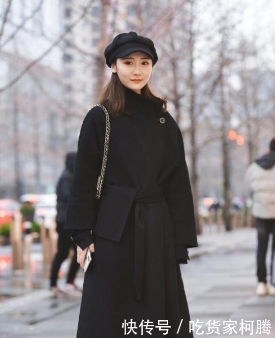 #美女#美女街拍:婀娜多姿的小姐姐,青春活力的打扮,时尚有型!