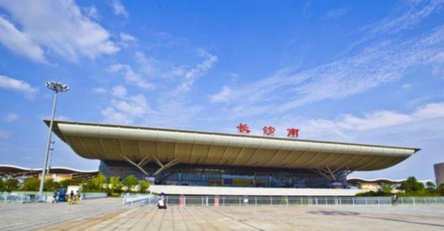  「地级市」中国高铁最方便的六座城市，有个地级市是黑马！