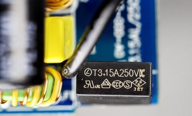  『倍思65W氮化镓』拆解报告：Baseus倍思65W 2C1A GaN氮化镓充电器BS-C915