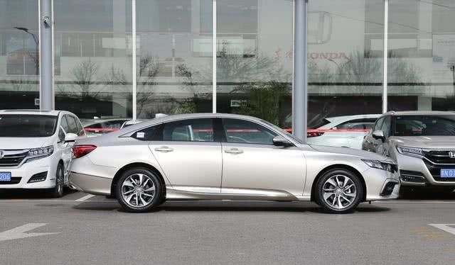 『销冠』典型被低估的B级车,有销冠的实力,平均油耗才5.4L,却不被重视