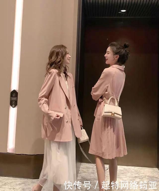  超级@优雅大气的闺蜜装穿搭示范，和闺蜜出去玩这么穿，一定超级搭