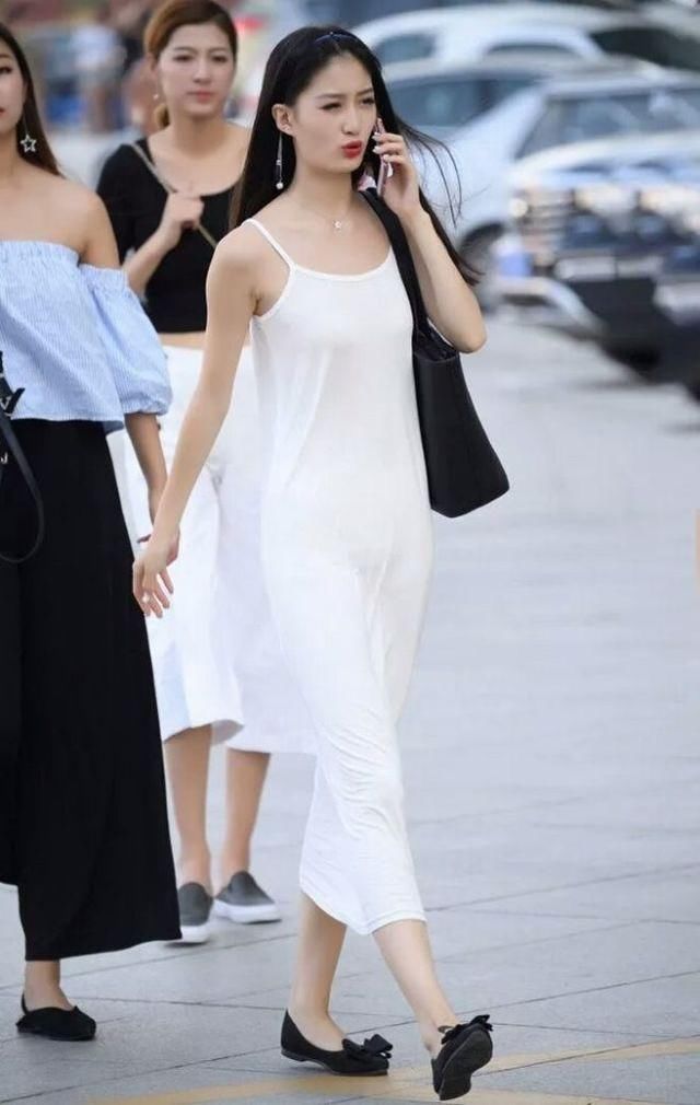 白色连衣裙不显瘦，但为什么那么被时尚女人们青睐呢？