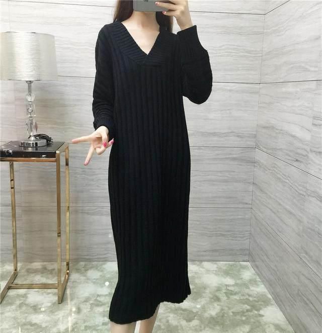 展现迷人■40岁女人别再打底袜配长大衣了,今年流行毛衣裙配搭,高端大气爆掉