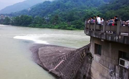 去过青城山的人,一定不放过都江堰,为何如此吸引游客?