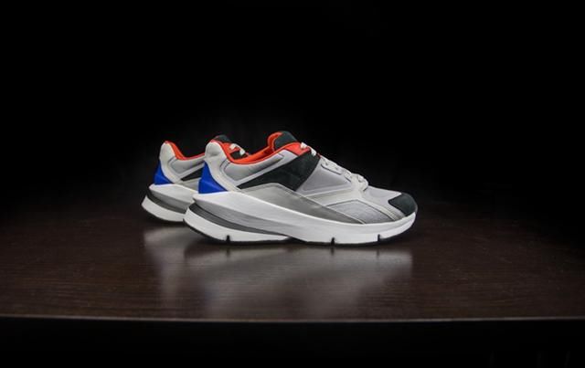 万万没想到,UA 首款老爹鞋如此惊艳!复古风纯正还有奢华用料!