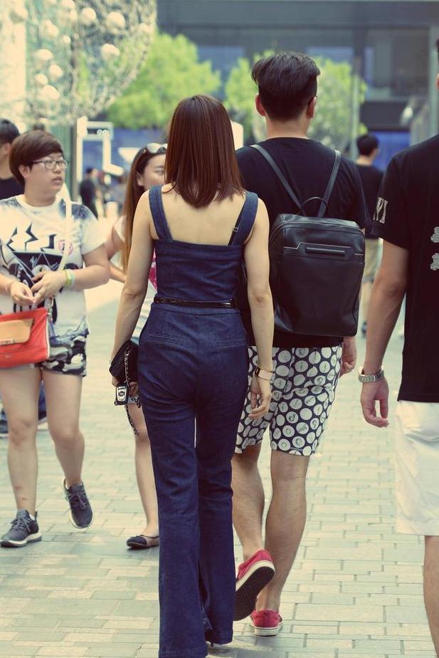 看了她们的身材，你会知道她们留下背影是有道理的