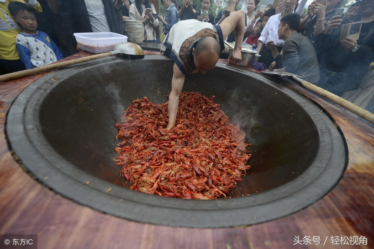 湖南张家界:这样徒手爆炒龙虾的绝活，你见过吗?