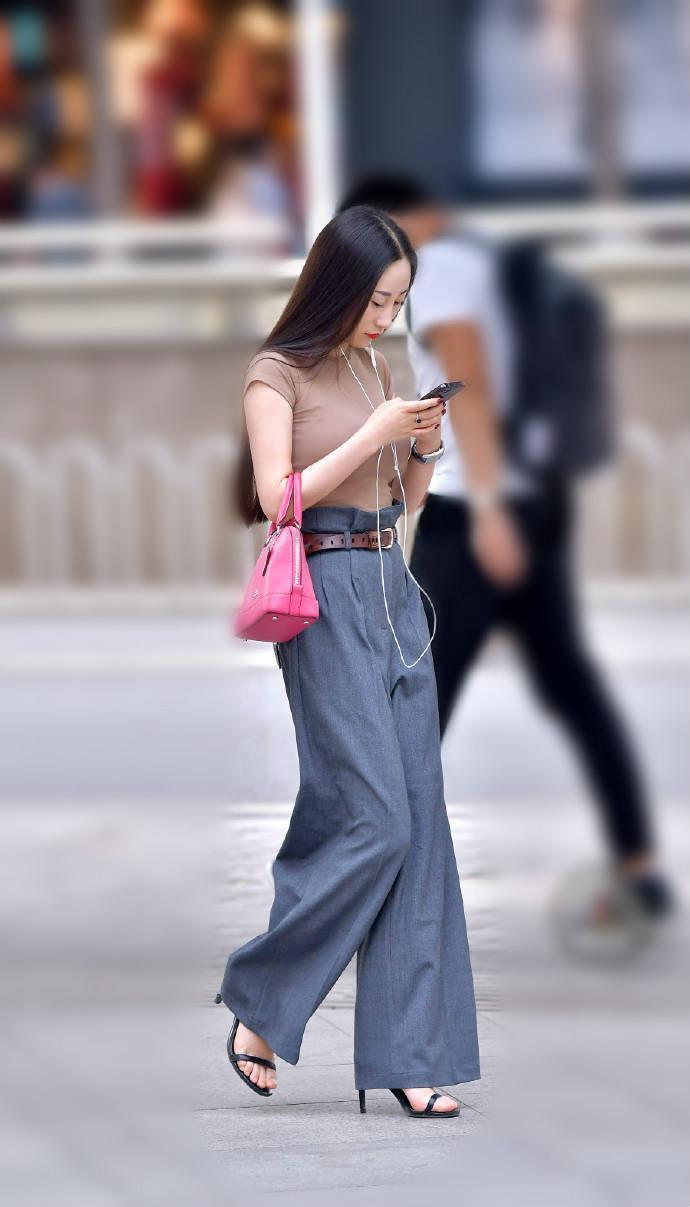 街拍：夏日有约，妩媚如你，分分钟变性感女神！