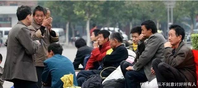 农民60了还干活，专家不嫌累老农反问5句话，专家无言以对！