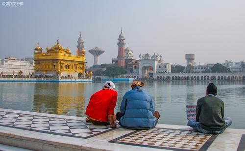 印度有座神圣的金庙，为所有人提供免费吃住，深受西方游客欢迎