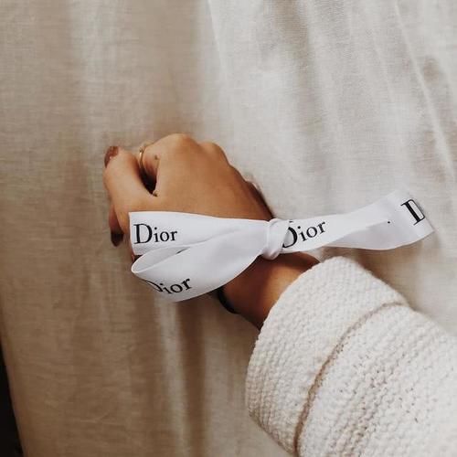 【少女】不能扔!Chanel、Dior 包装丝带除了绑头发外,还可以这样用!