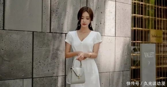  云霄：美图图鉴：孙允珠，云霄炫白飘影宫廷袖清纯长裙