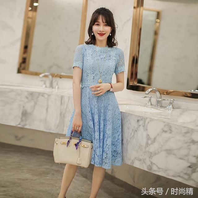 若隐若现的性感诱惑！蕾丝连衣裙只为女人而生