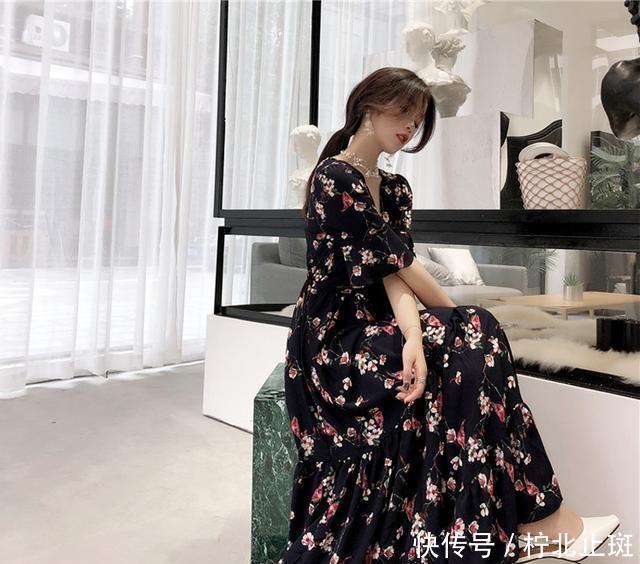 「碎花」把优雅穿上身!碎花裙的四个秘诀+七个选择,一定要穿上它去约会