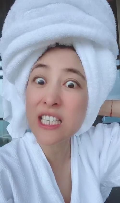 『马苏』马苏录视频似不忘拉踩昔日闺蜜李小璐,知错不改说得没毛病