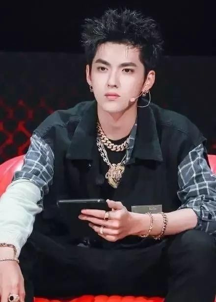 吴亦凡出新歌却被质疑抄袭?环球音乐强势否认啪啪打脸造谣者