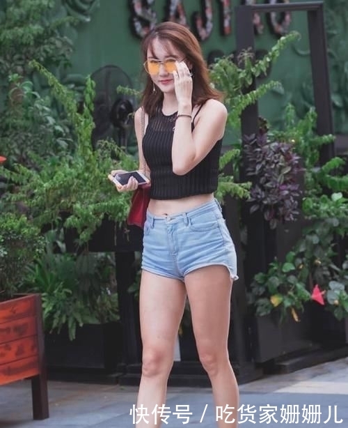 『 感觉』给你个性十足的感觉，永不撞衫，两种不同风格的背心穿搭