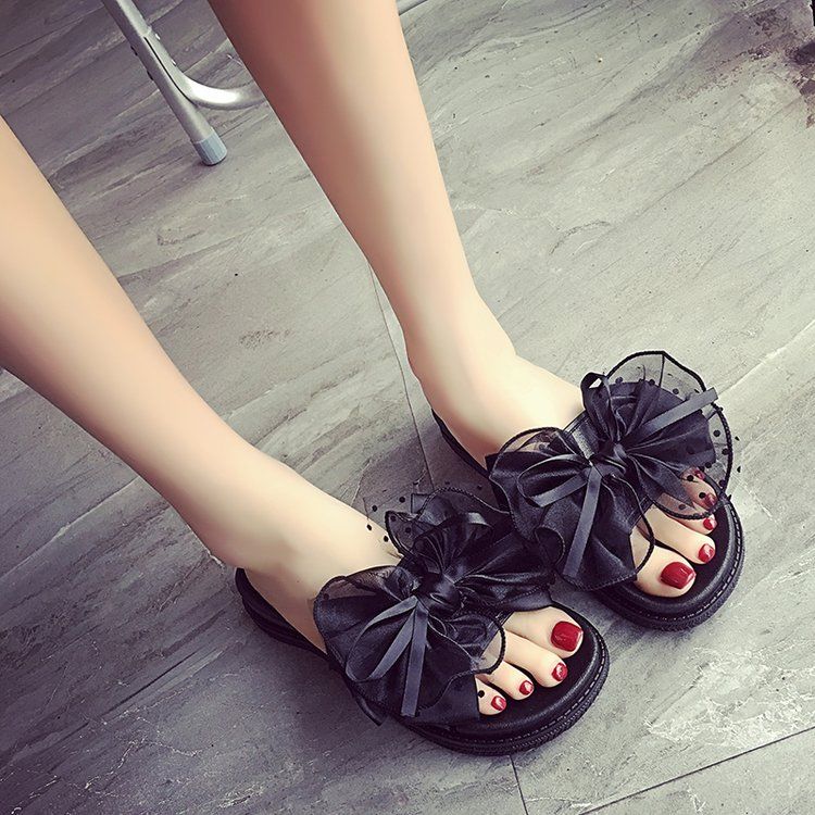 小姐姐你的鞋，你的鞋相当漂亮，我好喜欢